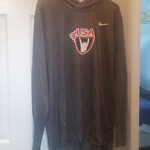Nike weightlifting pull over